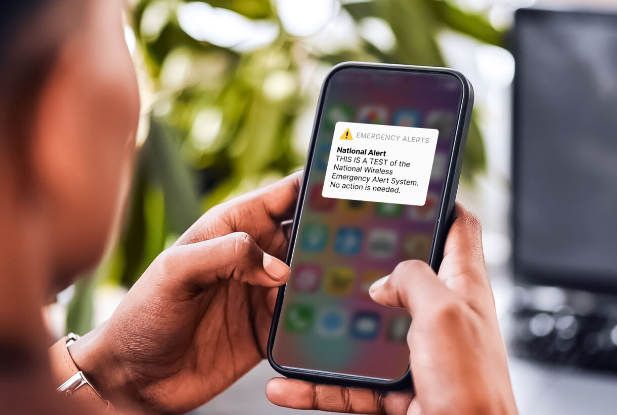 Phone showing a national alert test